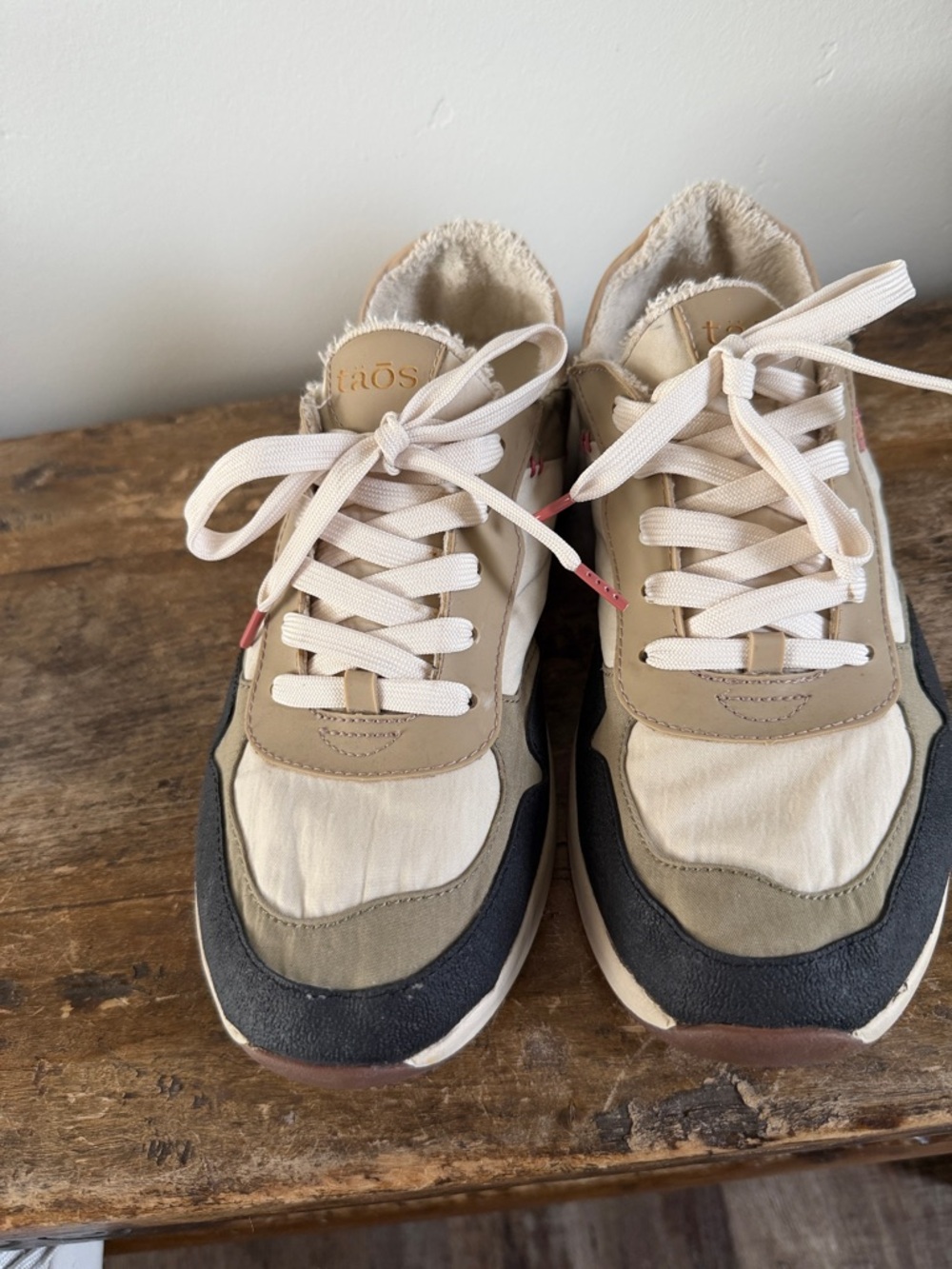 Taos Footwear Beige Black and Taupe Women's Athletic Sneakers Size 8.5 - Picture 2 of 6
